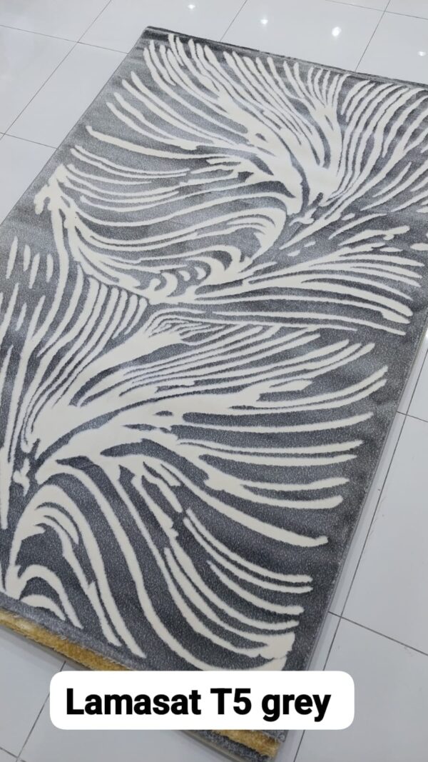 Elegant Grey Rug