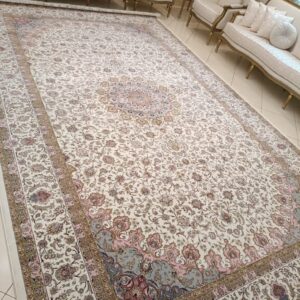 Classic Cream & Pink Design Rug