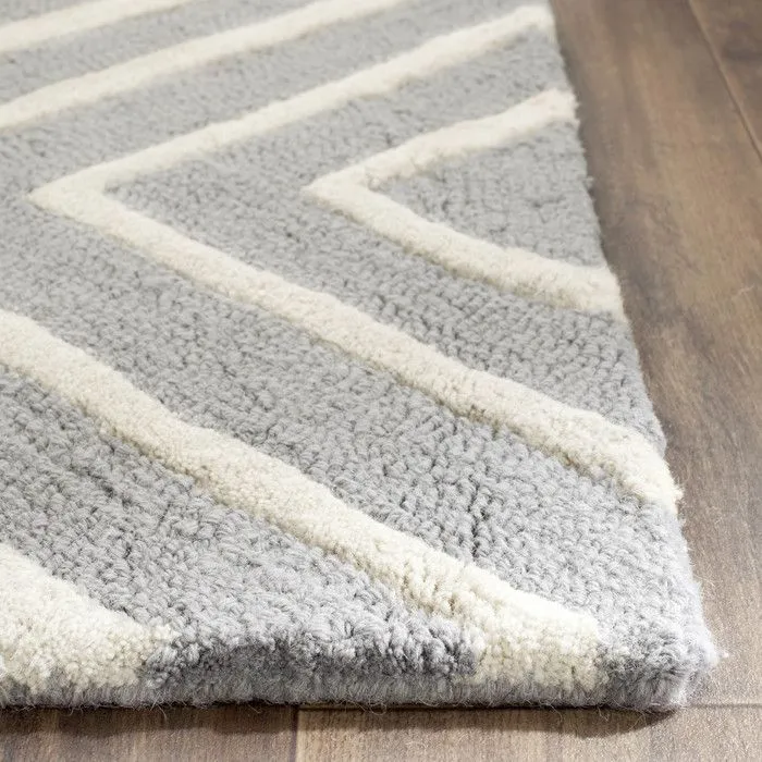 Elegant Wool Rug Design