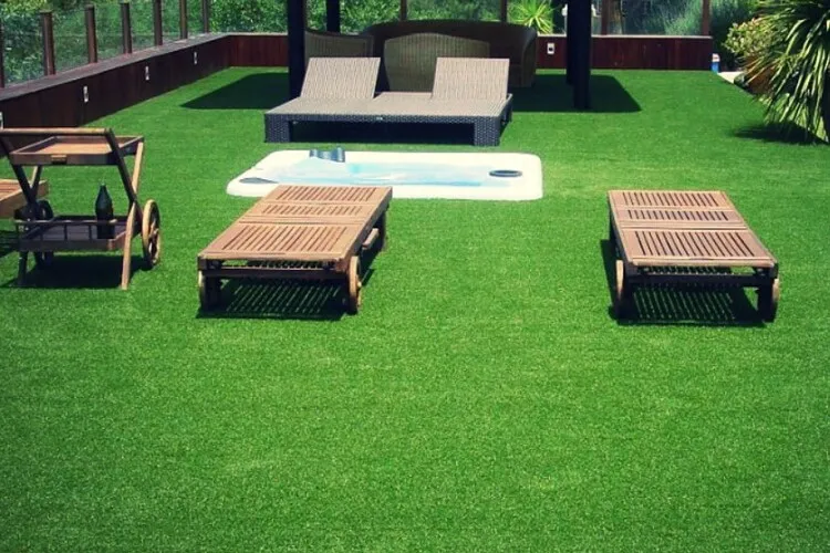 Fake Turf in Outdoor Lawn