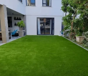 Modern-garden-renovation-with-synthetic-turf